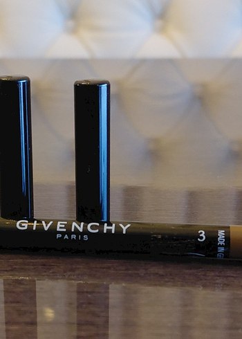 GIVENCHY