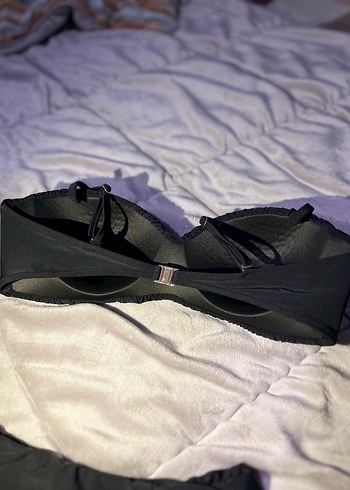 Siyah Strappy Mini Bikini - Gotik ve Minimalist - Görsel 4