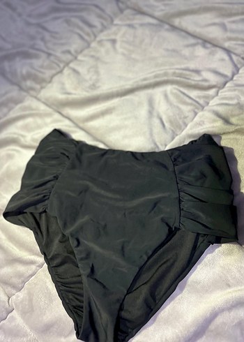 Siyah Strappy Mini Bikini - Gotik ve Minimalist - Görsel 3