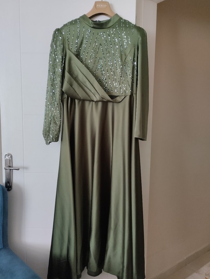 Yeşil Pullu Uzun Kollu Saten Abiye - Görsel 5