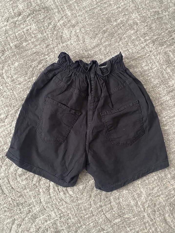 Düğmeli Siyah Mini Şort - Görsel 3