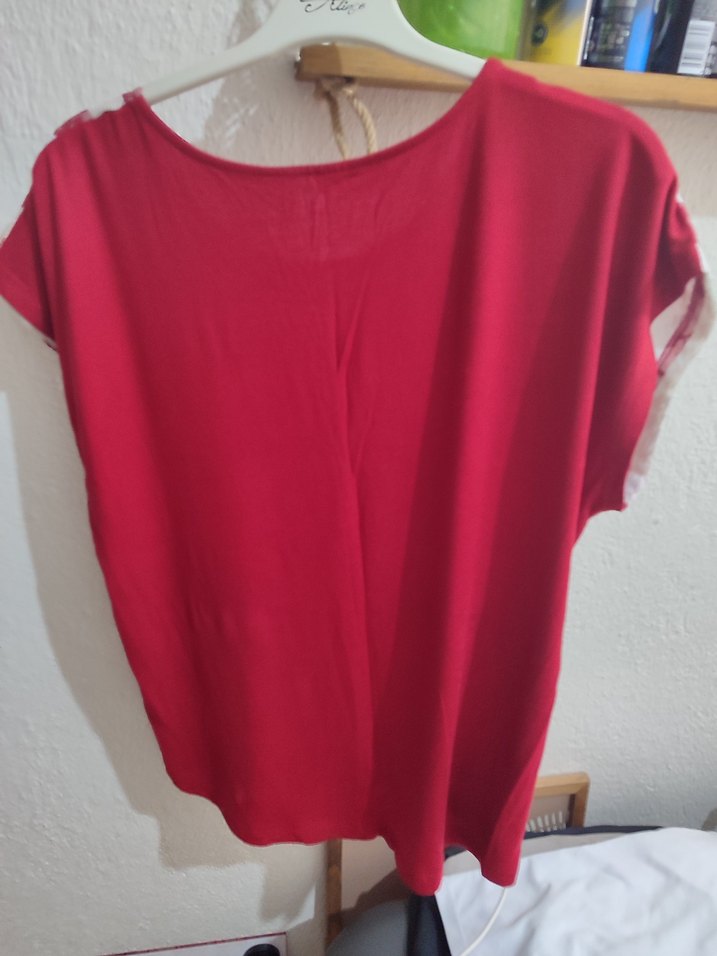 Kısa Kollu Kırmızı Dantel Detaylı Bluz - Görsel 2