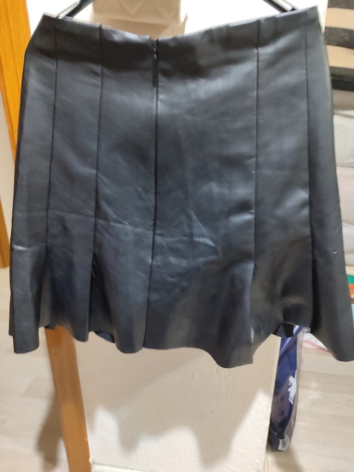 Kadın Siyah Parlak Deri Pilili Midi Etek - Görsel 3