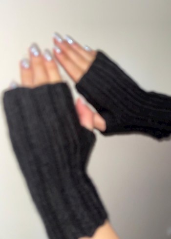 Siyah Örgü Parmaksız Eldiven - Görsel 2