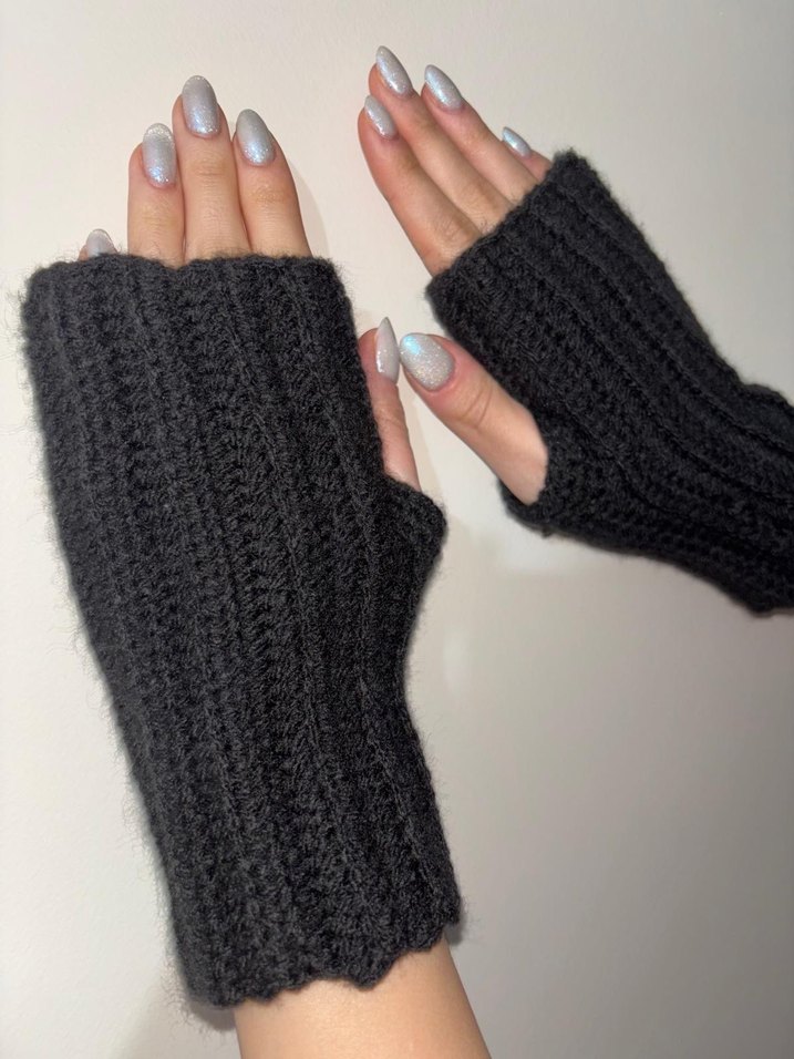 Siyah Örgü Parmaksız Eldiven - Görsel 3