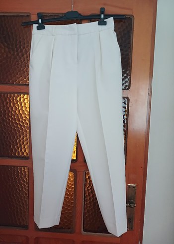 Beyaz Mini Pliseli Kadın Kumaş Pantolon - Görsel 4