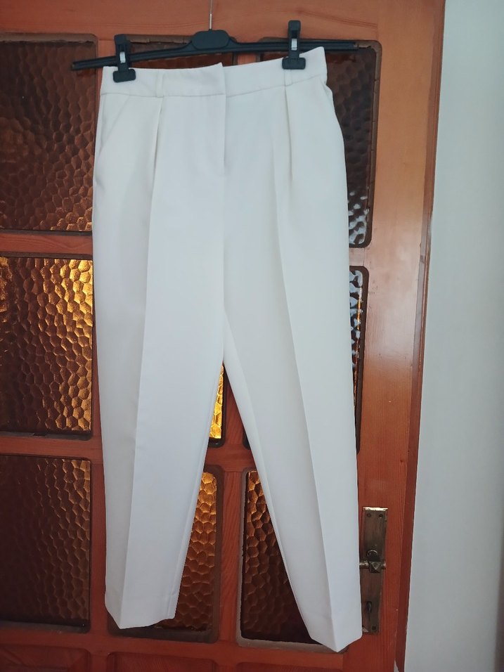 Beyaz Mini Pliseli Kadın Kumaş Pantolon - Görsel 4