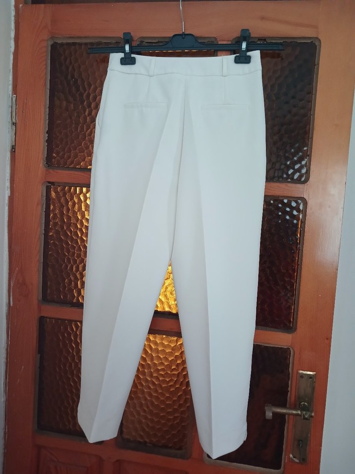 Beyaz Mini Pliseli Kadın Kumaş Pantolon - Görsel 3