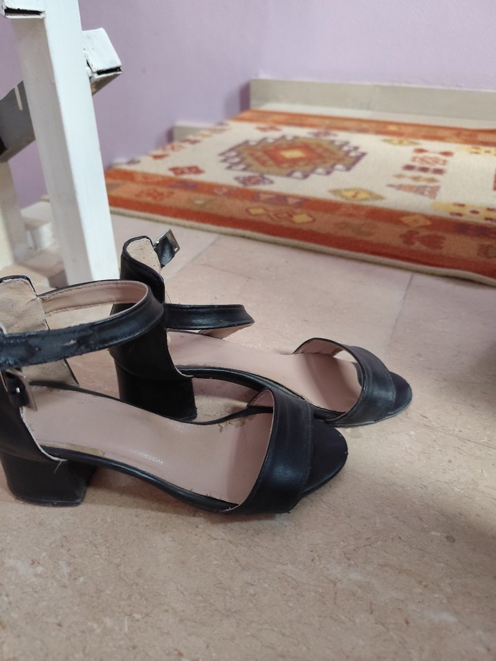 Siyah Tokalı İnce Topuklu Kadın Ayakkabı - Görsel 2