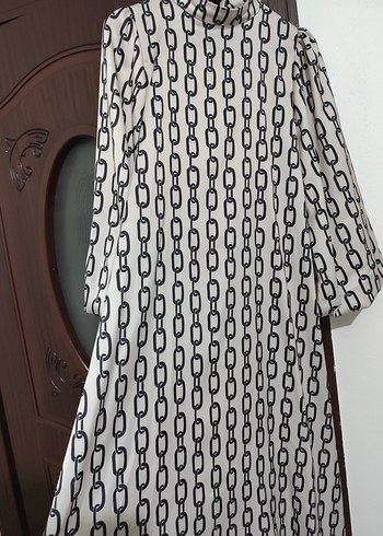 Zincir Detaylı Beyaz Uzun Elbise - Görsel 3