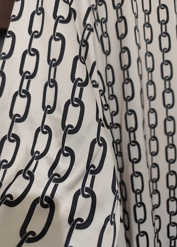 Zincir Detaylı Beyaz Uzun Elbise - Görsel 2