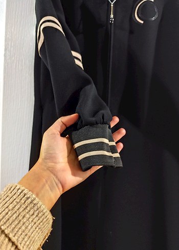 Siyah Nakışlı Uzun Kadın Kaban - Görsel 4