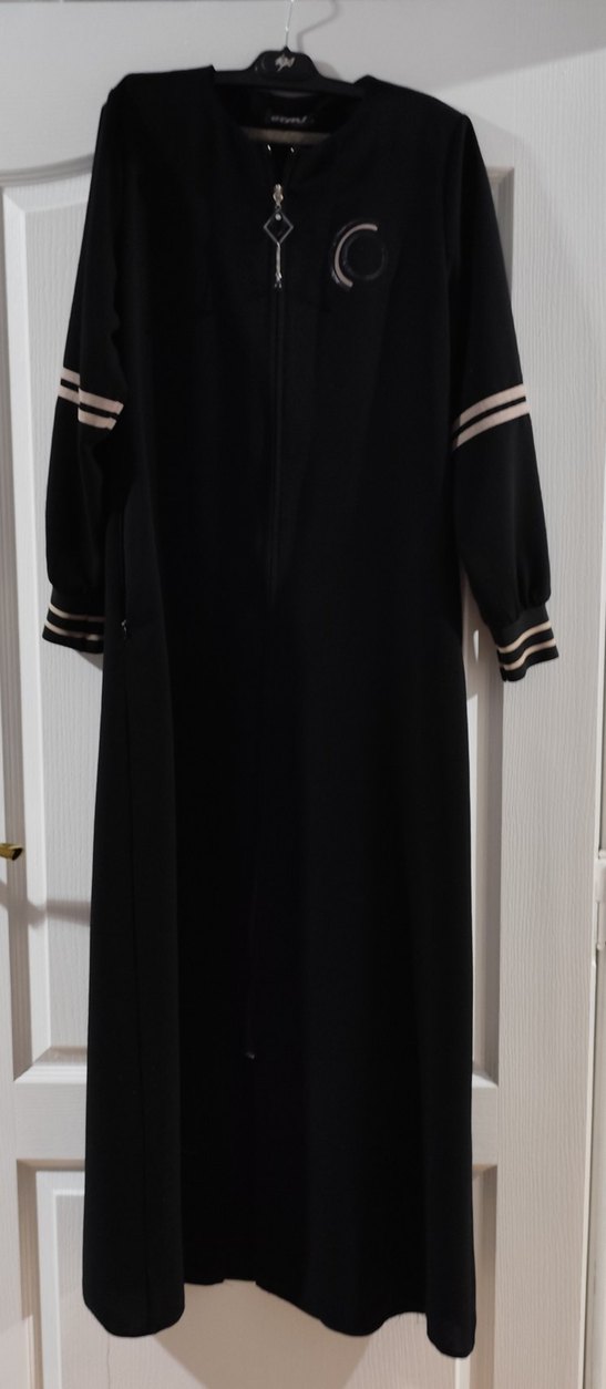 Siyah Nakışlı Uzun Kadın Kaban - Görsel 2