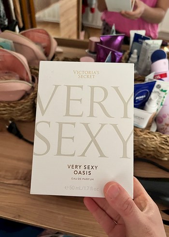 Victoria's Secret Very Sexy Oasis Kadın Parfümü 50 ml - Görsel 5