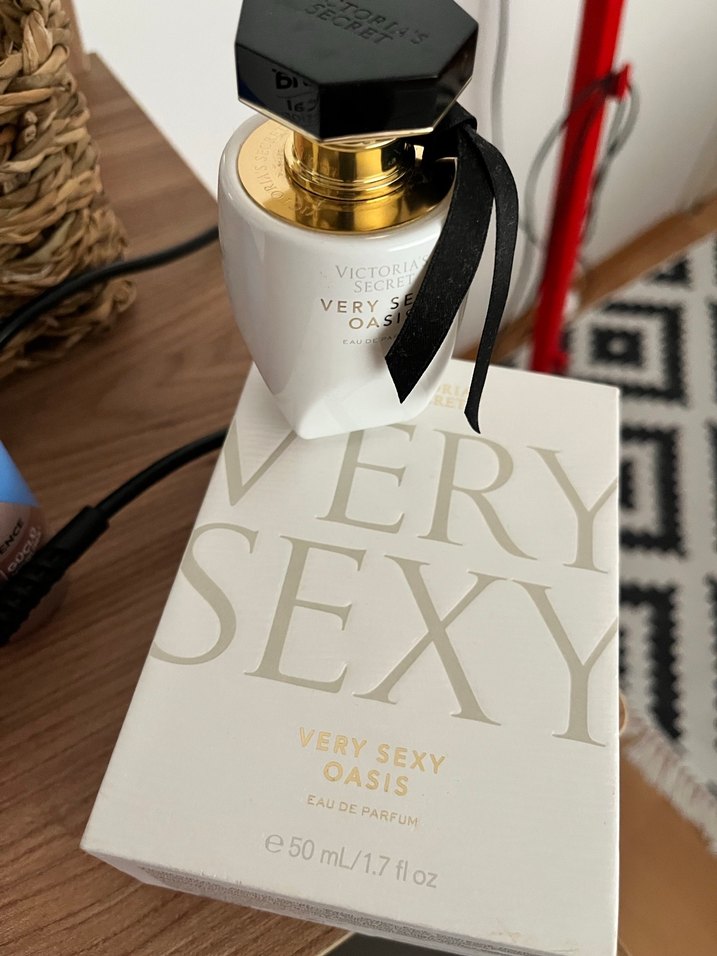 Victoria's Secret Very Sexy Oasis Kadın Parfümü 50 ml - Görsel 4