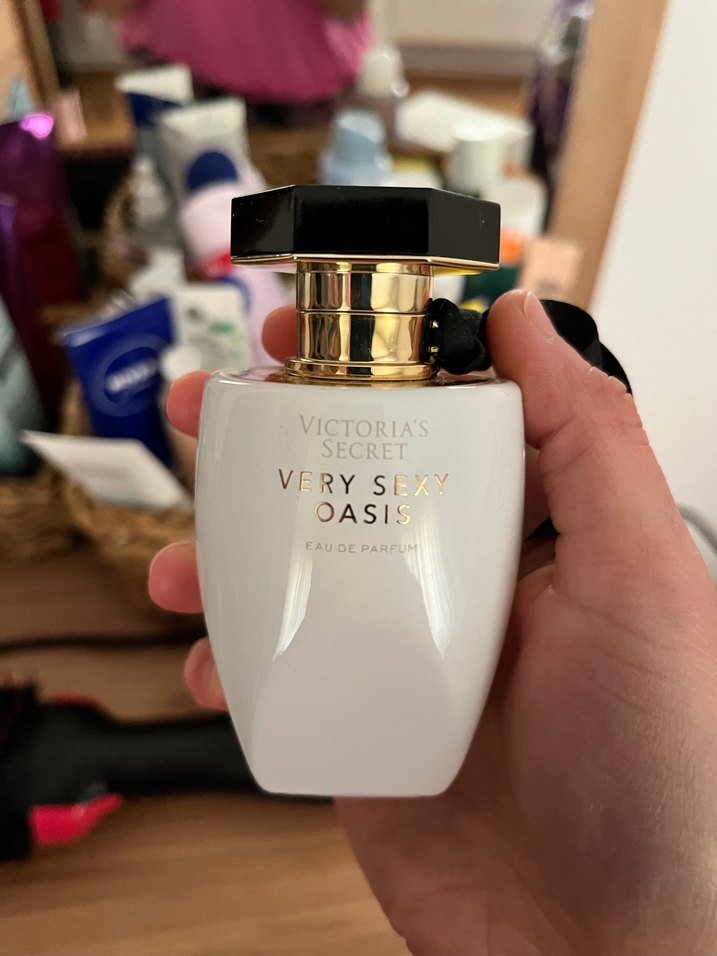 Victoria's Secret Very Sexy Oasis Kadın Parfümü 50 ml - Görsel 2