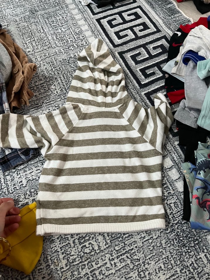 Kapüşonlu Erkek Çocuk Gri Çizgili Sweatshirt - Görsel 4