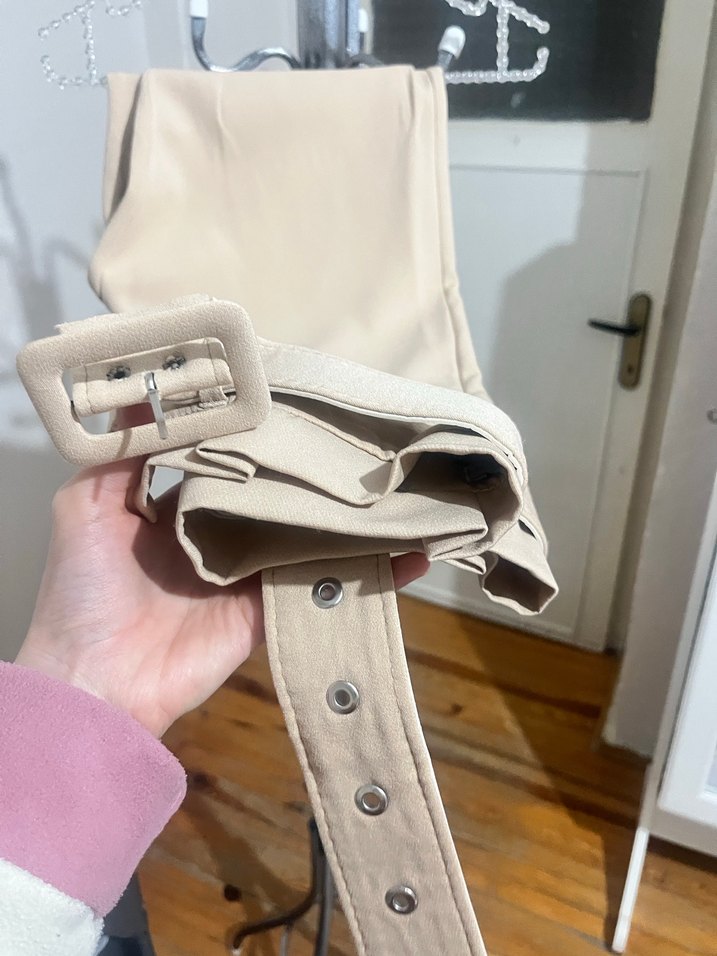 Bej Kemerli Mini Kumaş Pantolon - Görsel 4