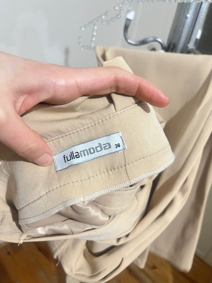 Bej Kemerli Mini Kumaş Pantolon - Görsel 2