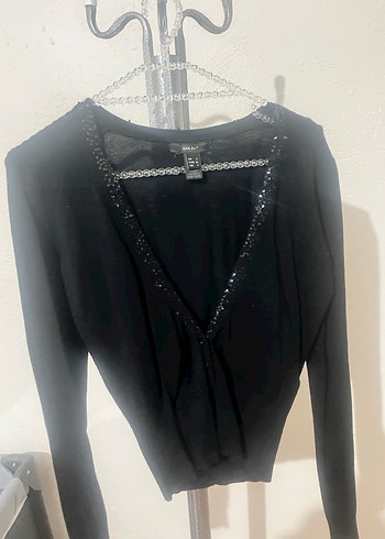 Zincir Detaylı Siyah V Yaka Kadın Hırka - Görsel 3