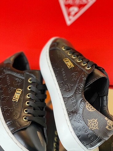 Guess Guess Sneaker