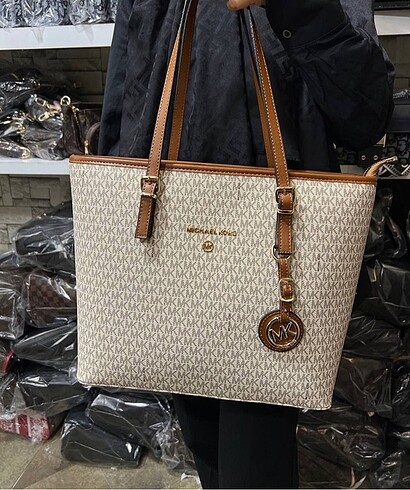 Michael Kors Büyük Kol Çantası