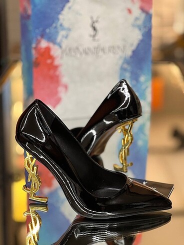 Yves Saint Laurent Stiletto