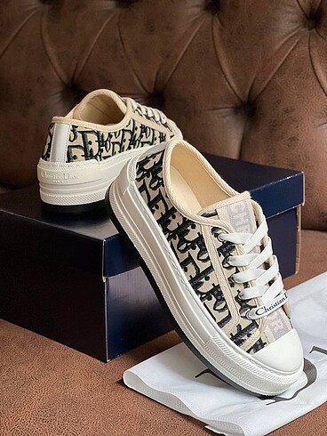 39 Beden Christian Dior Sneaker