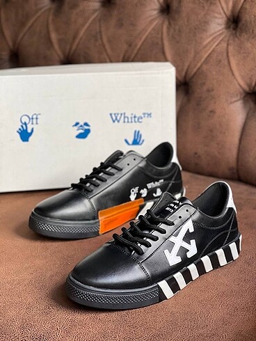 Off-White Off White Sneaker