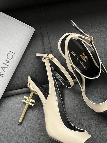 36 Beden Elisabetta Franchi Stiletto