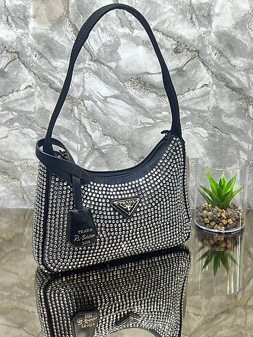 Prada Kol Çantası