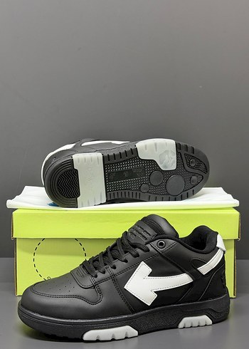 Off-White Sneaker