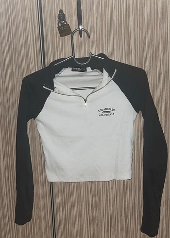Fermuarlı Yarım Boğazlı Kadın Spor Tişört