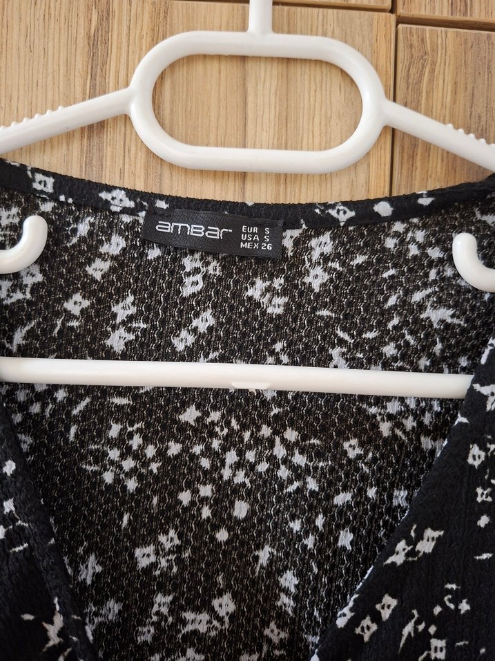 Kısa Siyah Bağlamalı V Yaka Bluz - Görsel 3