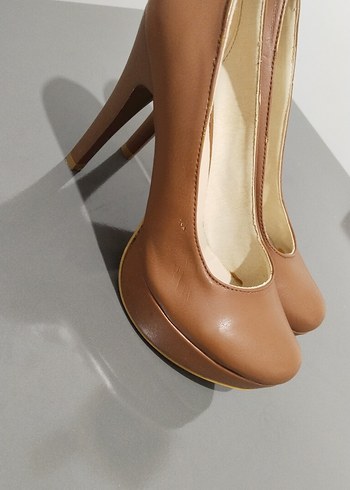 Bej Deri Kadın Stiletto