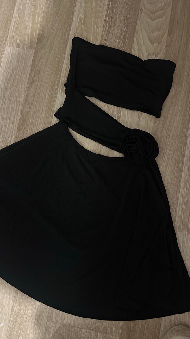 Siyah Uzun Straplez gül detaylı Elbise - Görsel 2