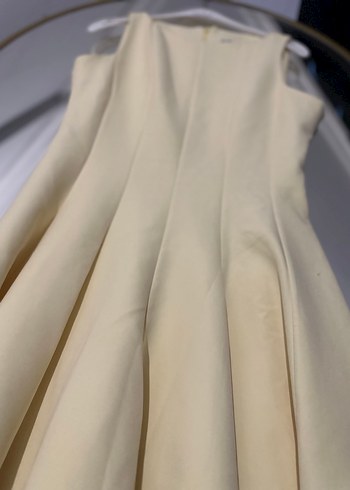 Sarı Midi Pilili Kolsuz Ofis Elbisesi - Görsel 2