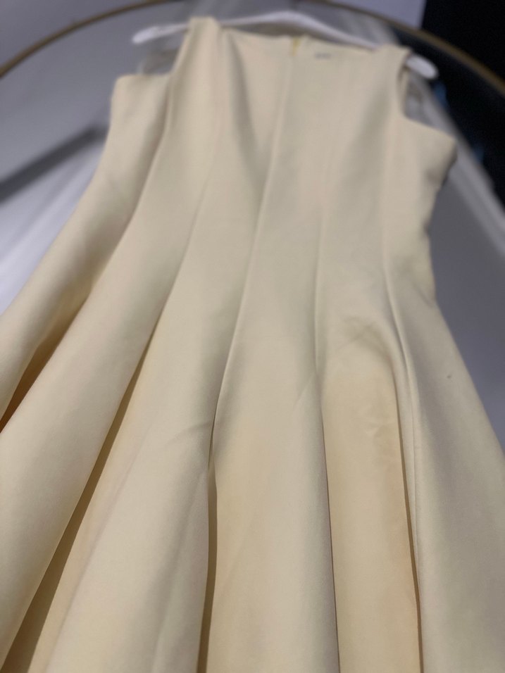 Sarı Midi Pilili Kolsuz Ofis Elbisesi - Görsel 2