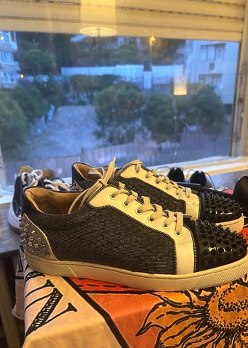 Christian Louboutin ürünü