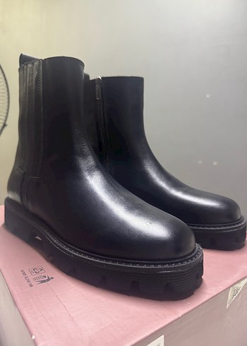 Siyah Deri Platform Topuklu Kadın Bot