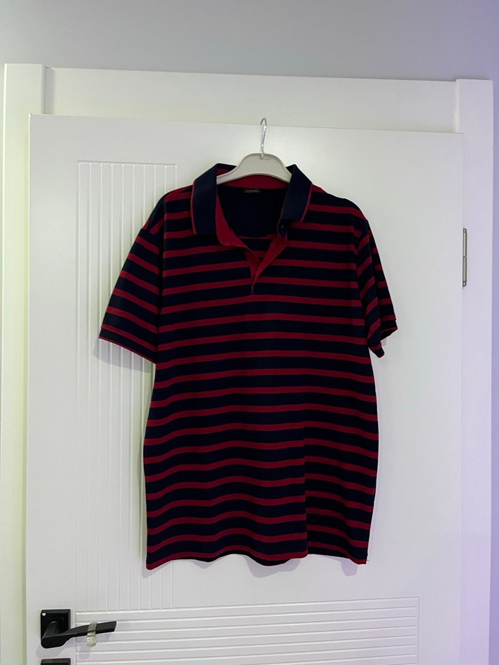 Kırmızı Siyah Çizgili Polo Yaka Tişört - Görsel 2