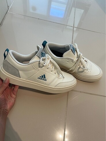 44 Beden Adidas spor ayakkabı