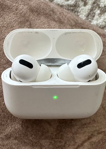 Beyaz Kablosuz Kulaklık ve Şarj Kutusu - Görsel 3