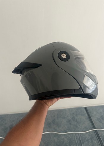 Gri Motosiklet Kaskı - Görsel 2