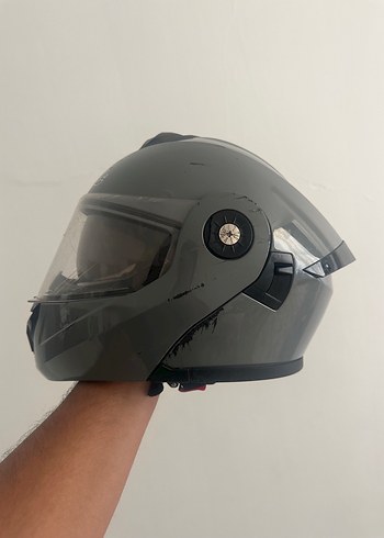 Gri Motosiklet Kaskı