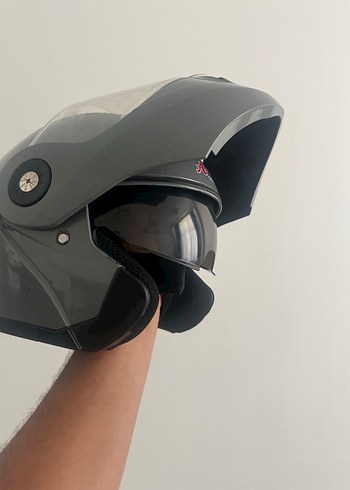 Gri Motosiklet Kaskı - Görsel 6