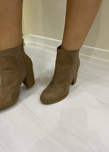 Bershka Bershka Bej Süet Kadın Topuklu Bot