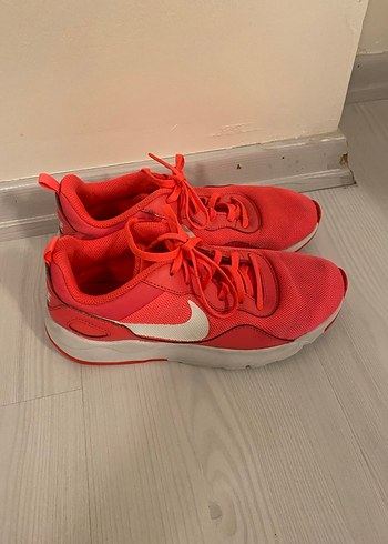 36,5 Beden kırmızı Renk Orijinal Nike Kadın Spor Ayakkabı