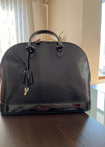 Louis Vuitton Siyah Epi Deri Top Handle Canta Louis Vuitton