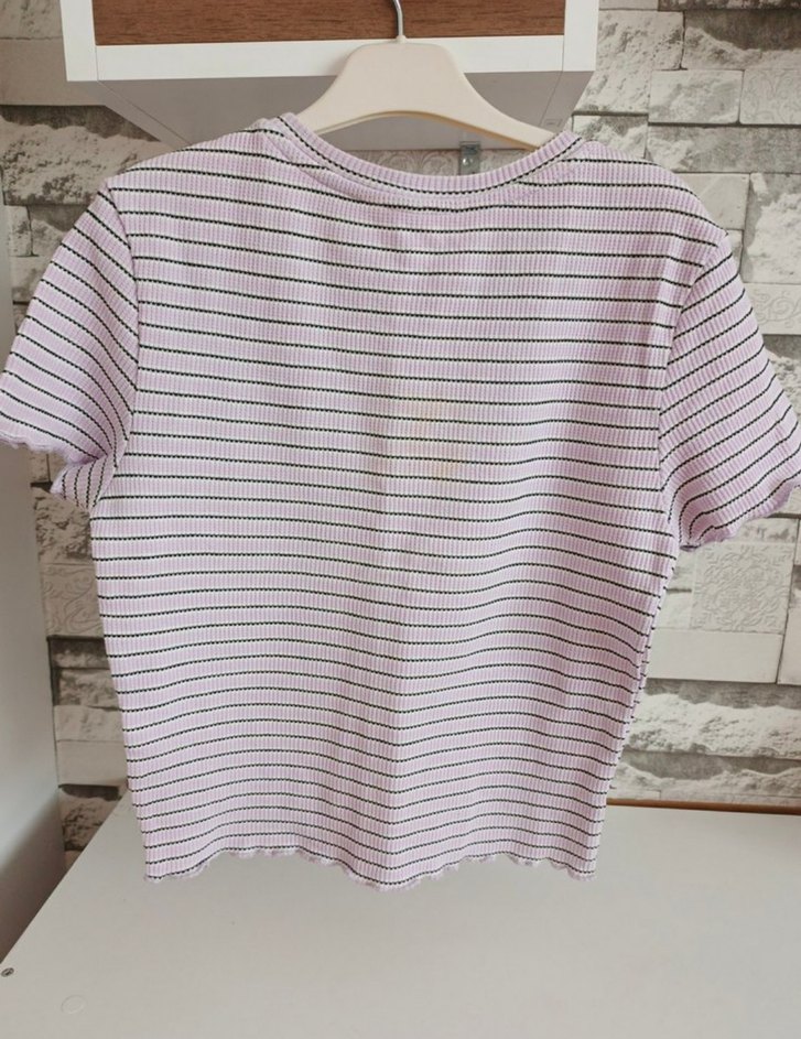 Lila Çizgili Kısa Kollu Crop Tişört - Görsel 2